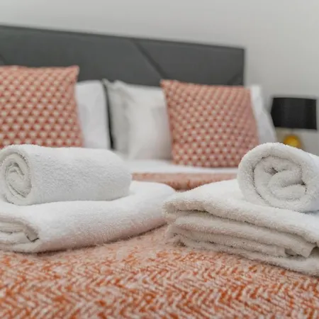 New Luxury Family/dog-friendly Countryside Retreat 別荘